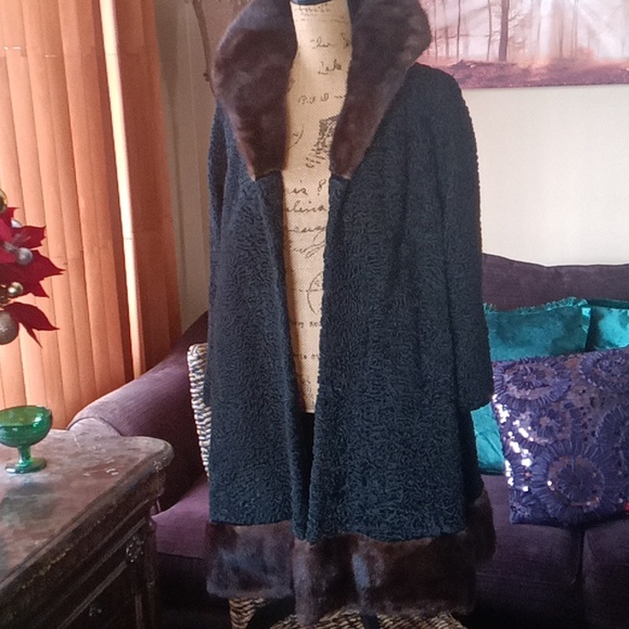 Vintage black curly Lamb 🐑 mink collar coat - Picture 2 of 7